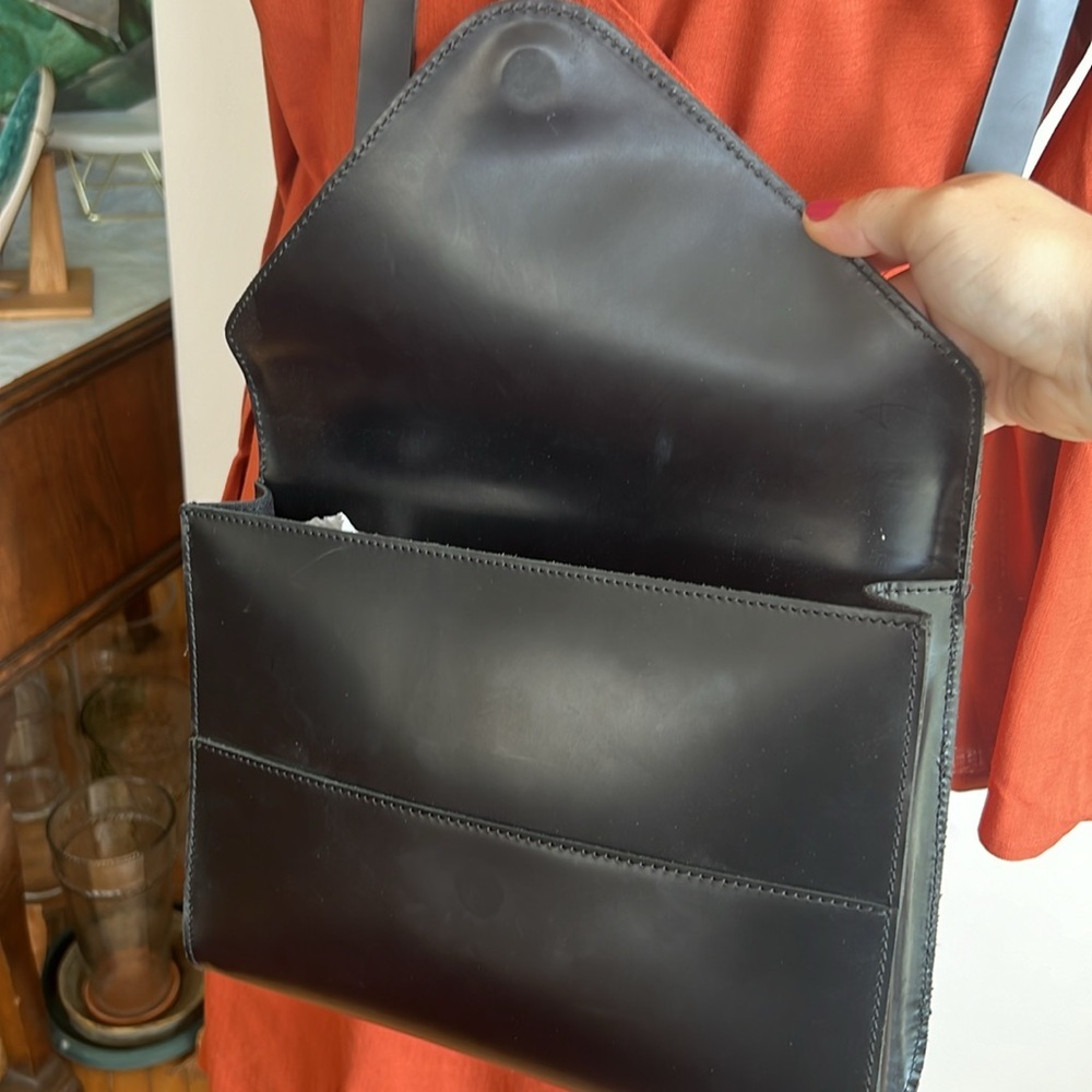 Black leather pocket clutch & crossbody bag - Picture 5 of 13